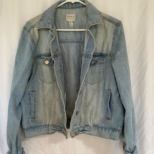 Forever 21 Light Wash Jean Jacket Size: Medium